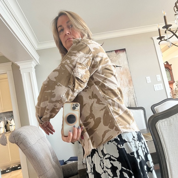 Summer jean jacket in camo - Picture 8 of 9